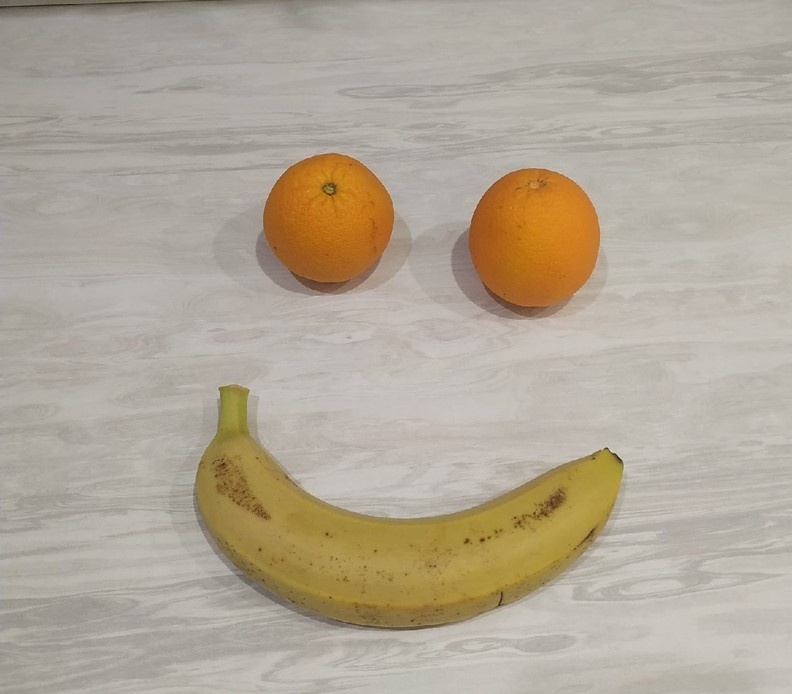 Я никогда не любил апельсины, но обожал бананы.