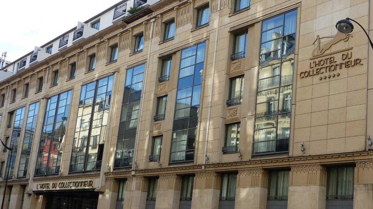 Le Hôtel du Collectionneur, центральный фасад. Официальный сайт - www.hotelducollectionneur.com