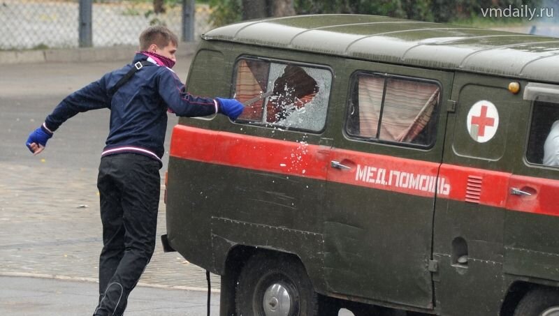 Действительно, почему? Ведь, казалось бы, врачи помогают и спасают.
Как можно ненавидеть того, кто тебя спасает? Но ведь ненавидят.
 Так почему же?