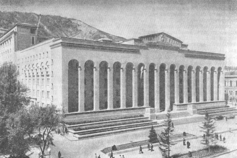 Главный вход