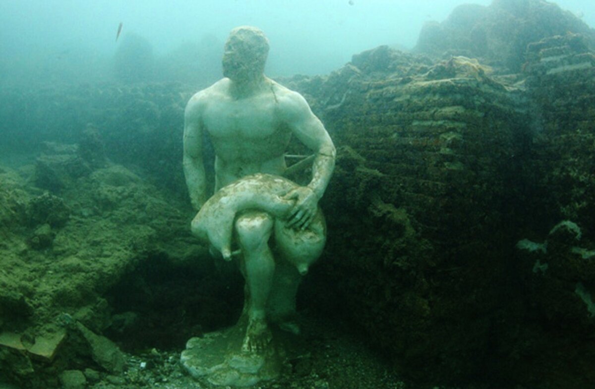 Страны ушедшие под воду. Город Байи в Италии. Подводный археологический парк Байя. Байи затонувший город. Подводный дворец Клеопатры, Египе.