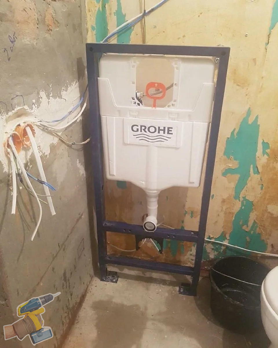 Унитаз с инсталляцией.
