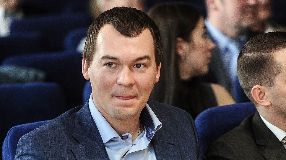 В предвкушении? Завтра уже увидите кучу снимков из серии "В бане рядом с Жириновским", но я до этого не опущусь. Фото почерпнула у "Коммерсанта.ру", хотя источников там полно...