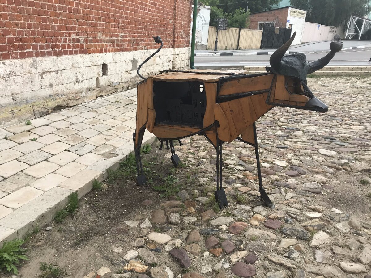 Как увидите такую корову недалеко от Калачной, знайте - рядом музей-навигатор. Фото Полины Кудрявцевой