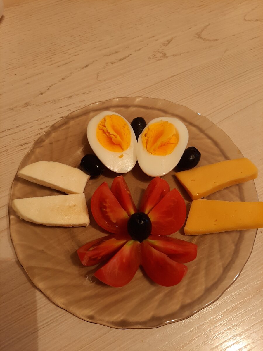 Адыгейский сыр, оливки, помидор, яйцо,#полезный завтрак 