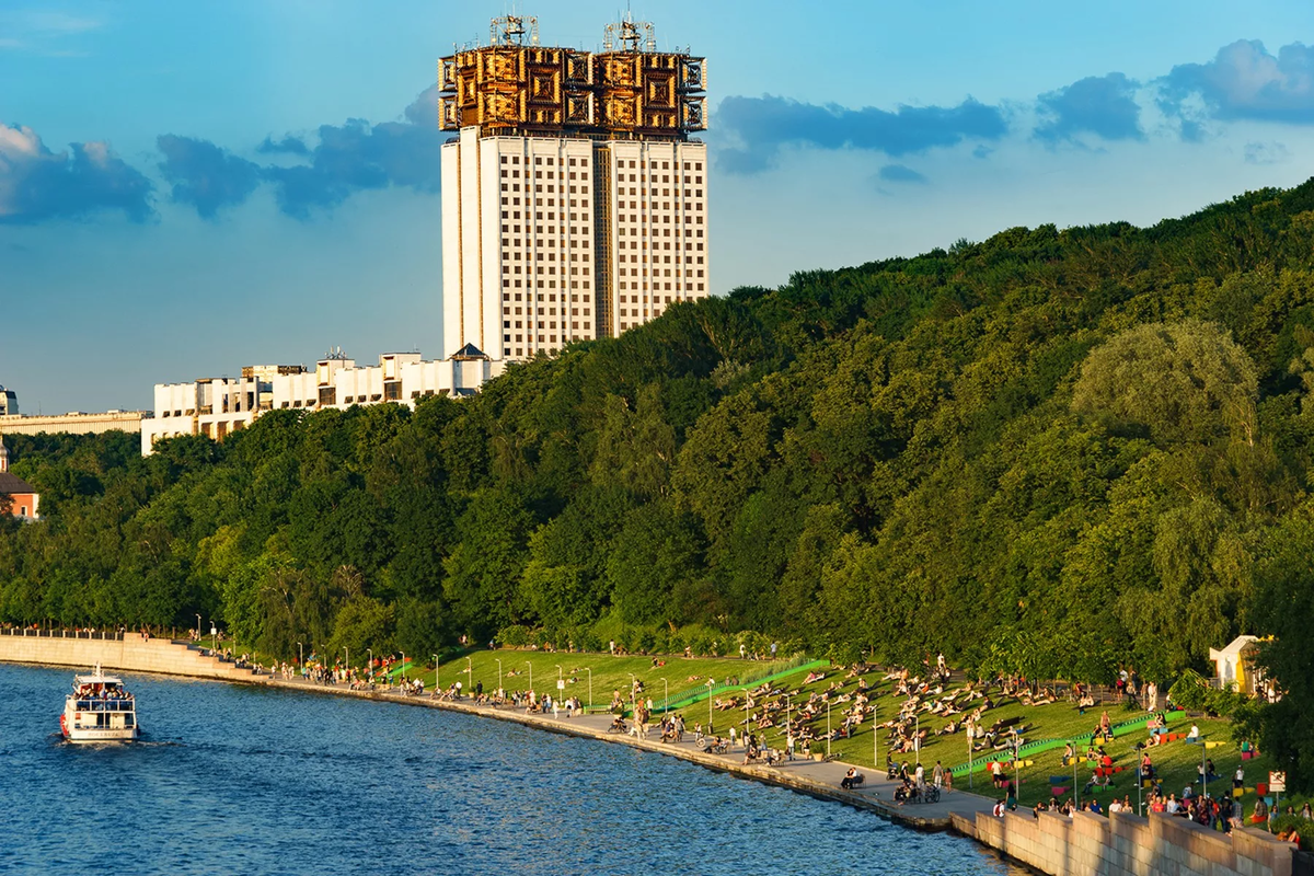 Горы в москве. Москва Воробьевы горы. Воробьевские горы Москва. Воробьевы горы МСК парк. Лесопарк Воробьевы горы.