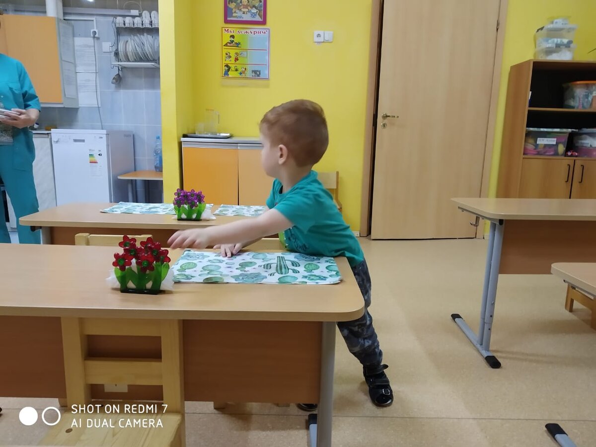 раскладывает персонники