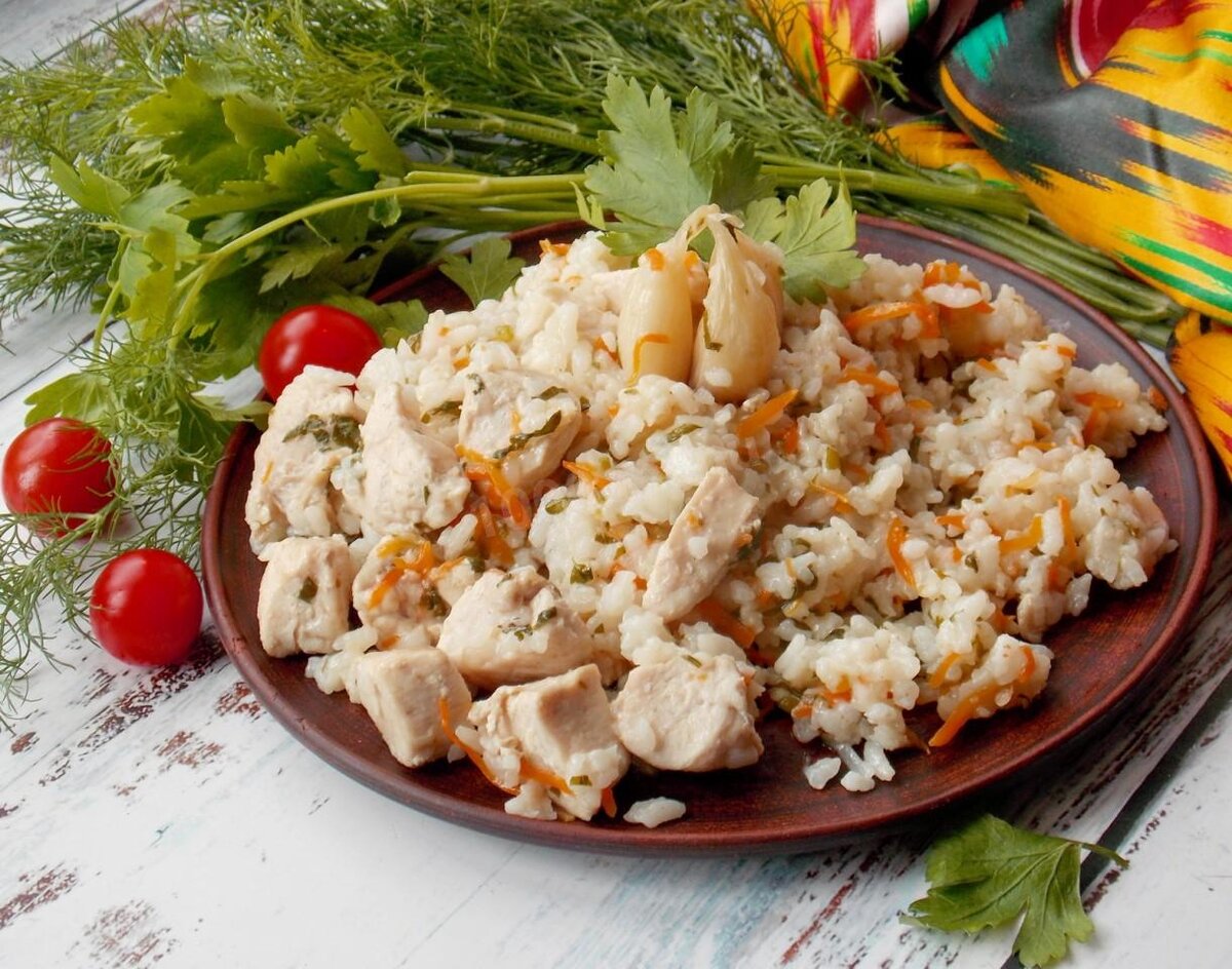 🧾 Ингредиенты: 🍚Рис - 400 г
💧Кипячённая вода

🥣 Зажарка:
🔅Раст.масло
🧅Лук - 1 шт.
🥕Морковь - 3 шт.
🍗Куриные ножки - 8 шт.
🧂Соль, чёрный перец, зира, куркума

🥣 Заливка:
💧Кипяток - 400 мл
🧂Соль, чёрный перец, зира, куркума - по вкусу
