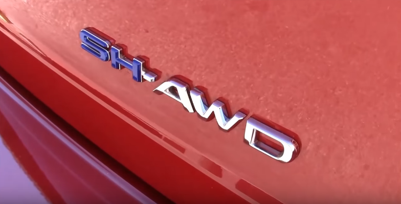 Если в комплектации присутствует полный привод с системой SH-AWD, то обязательно появится маркировка в нижней части задней двери багажника.