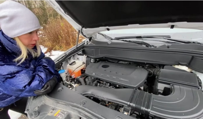 Подкапотное пространство кроссовера Haval F7. Лиса Рулит