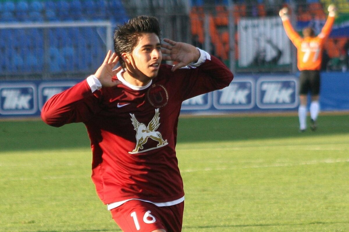 Кристиан Нобоа в золотом "Рубине" Курбана Бердыева. Фото kazanreporter.ru.