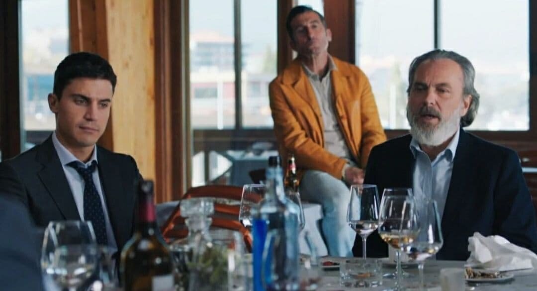 Кадр из сериала "Жить без разрешения" Алекс Гонзалес в роли Марио Мендоза, Луис Саера в роли Ферро и Хосе Коронадо в роли Немо Бандейра