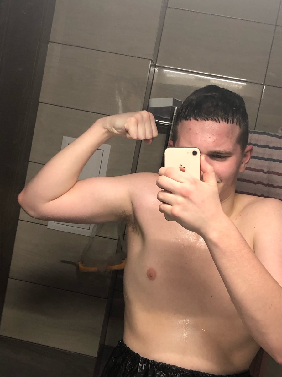 Пот на мне после 30 минут на тренажере в костюме из прошлой статьи