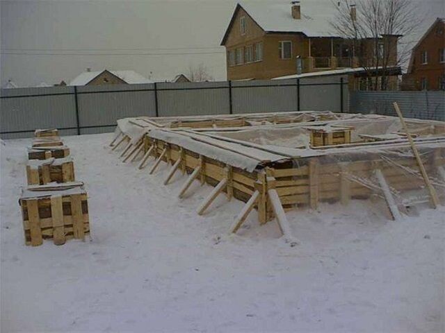 Как заливать фундамент зимой