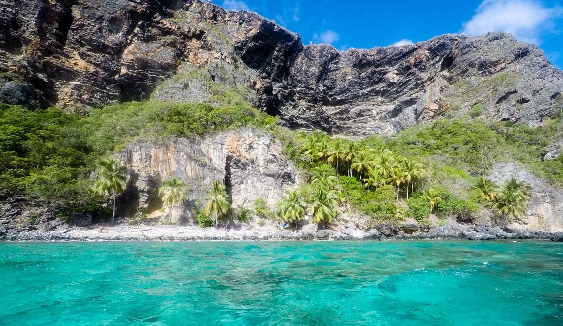 Источник: https://idominicana.com/wp-content/uploads/2019/03/playa-fronton-samana.jpg