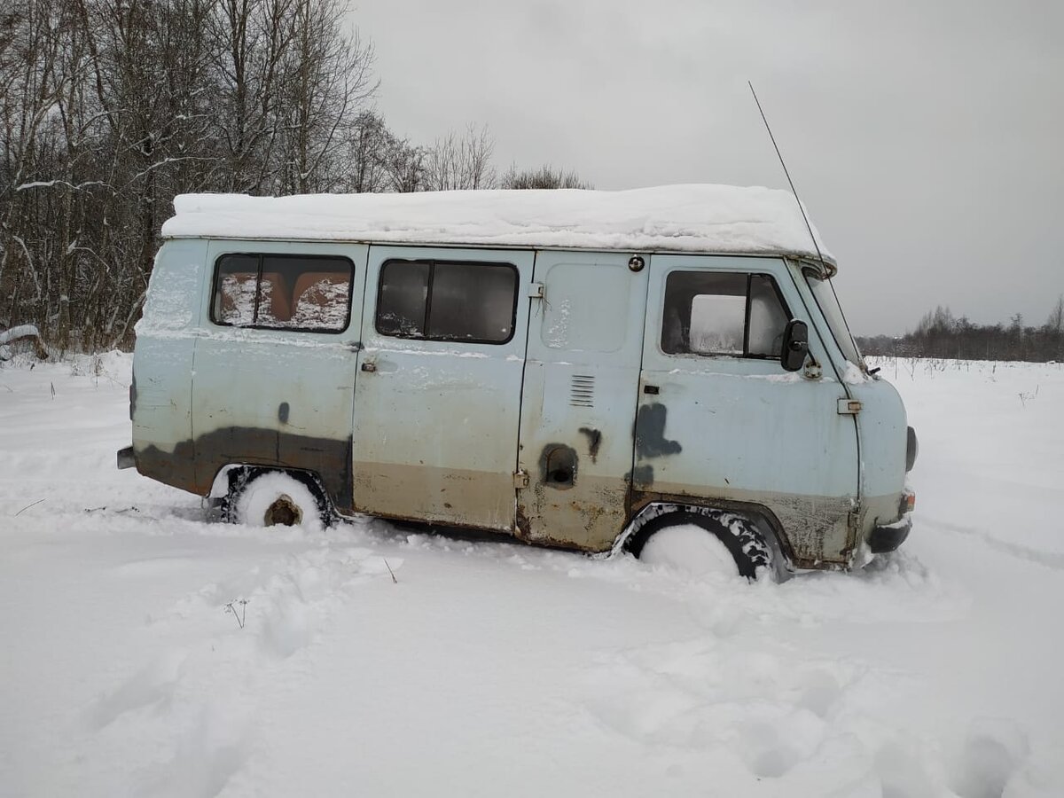 УАЗ в снегу