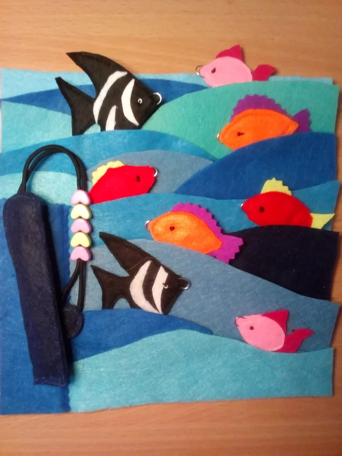 Страница "Рыбалка" в развивающей книжке из фетра - "Море"