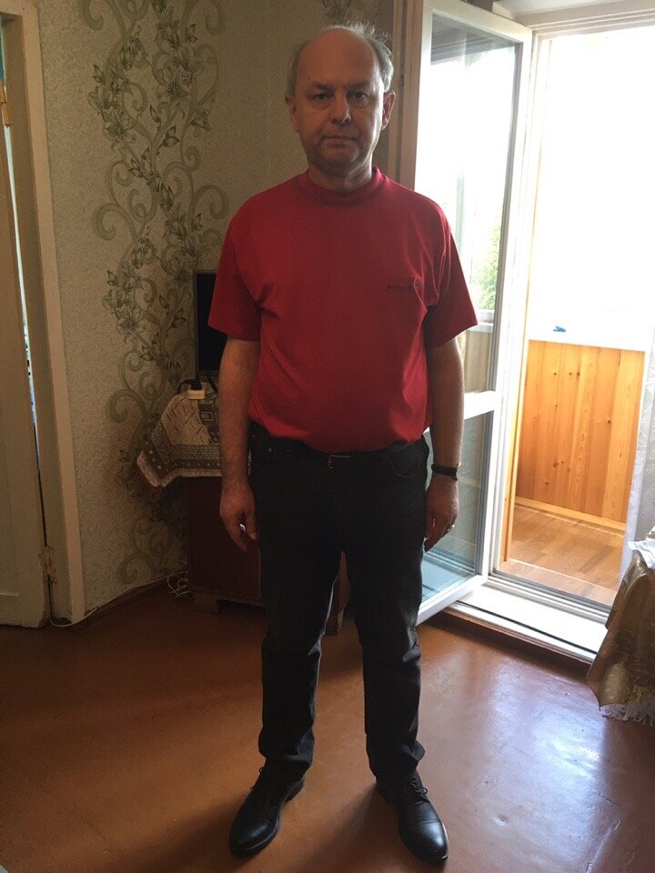 Песня "Огонь". 
Огонь пылает любви неземной;
Улыбка чудесная меня озарила,
Очарован красой,красой,
Меня незаметно пленила.
Очарован красой,красой,
Меня незаметно пленила.

Быстро сумела меня покорить,
Весёлый нрав очаровал.
Буду сильнее красу любить,
Своею музой признал.

Словно ветер танцует краса,
Движения быстрые озаряют,
Расцвела душа моя,
Мечты мои летают.

Звёзды в небе мерцают,
Я смотрю на красу.
Ветер дует-губы восхищают,
Околдован,красотку ценю.

10.08.2015 год.