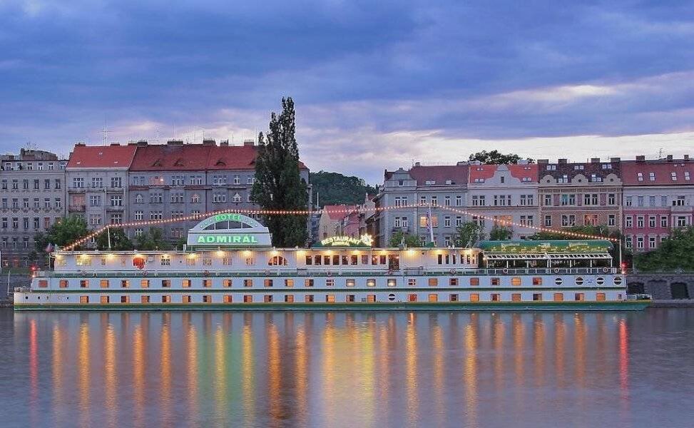Источник фото: https://saletur.ru/galery/tfoto/big/112/52/1125208.jpg