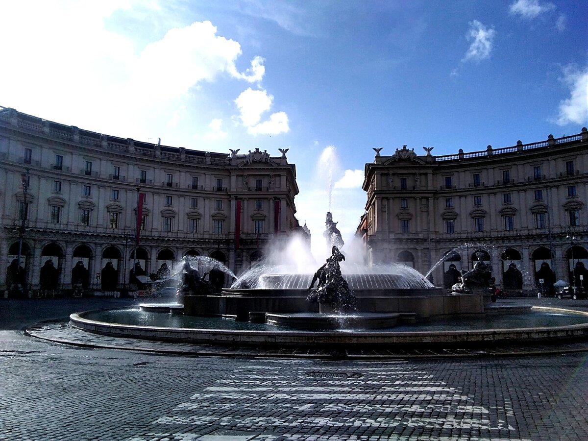 Площадь Республики и фонтан Наяд, фото автора 