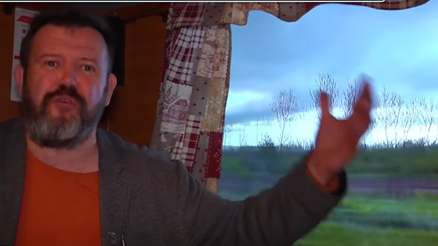 В галерее даны скрины с ролика самого умельца, который он опубликовал в Сети