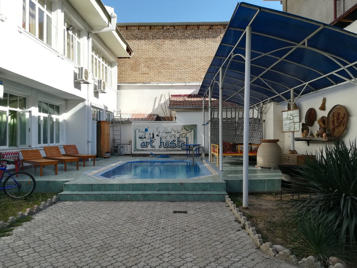 Двор хостела в Ташкенте (фото из личного архива)