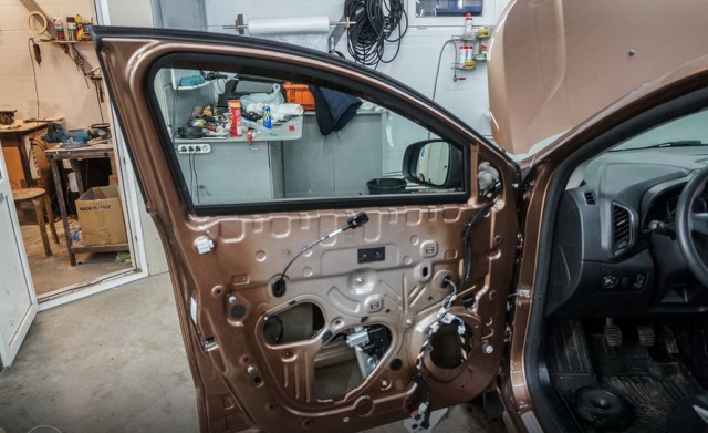Ремонт лобового стекла Toyota Land Cruiser в Garage19