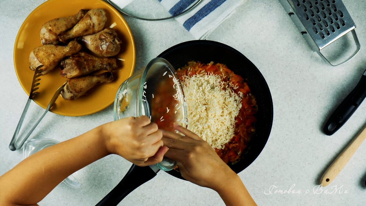 Курица по-каталонски с рисом и овощами. Вкусное, яркое и сытное блюдо в  одной сковороде! | Фудблогер & ZопоГолик | Дзен