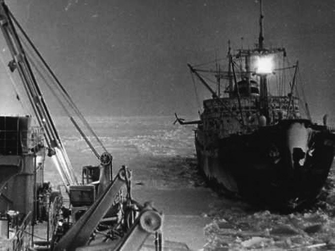 Встреча "Сомова" и "Владивостока"