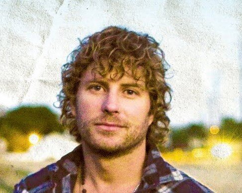 Очень похож, по рассказам, на Шолё. фото из интернета.