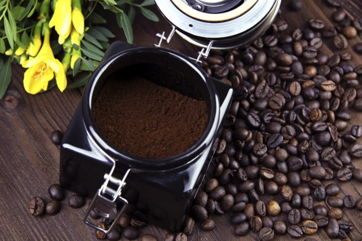 Coffee 18. Кофемолка Люма 6505. Кофемолка ZF-2900 Xinfeng. Кофемолка Belson в-410. Молотый кофе в кофемолке.