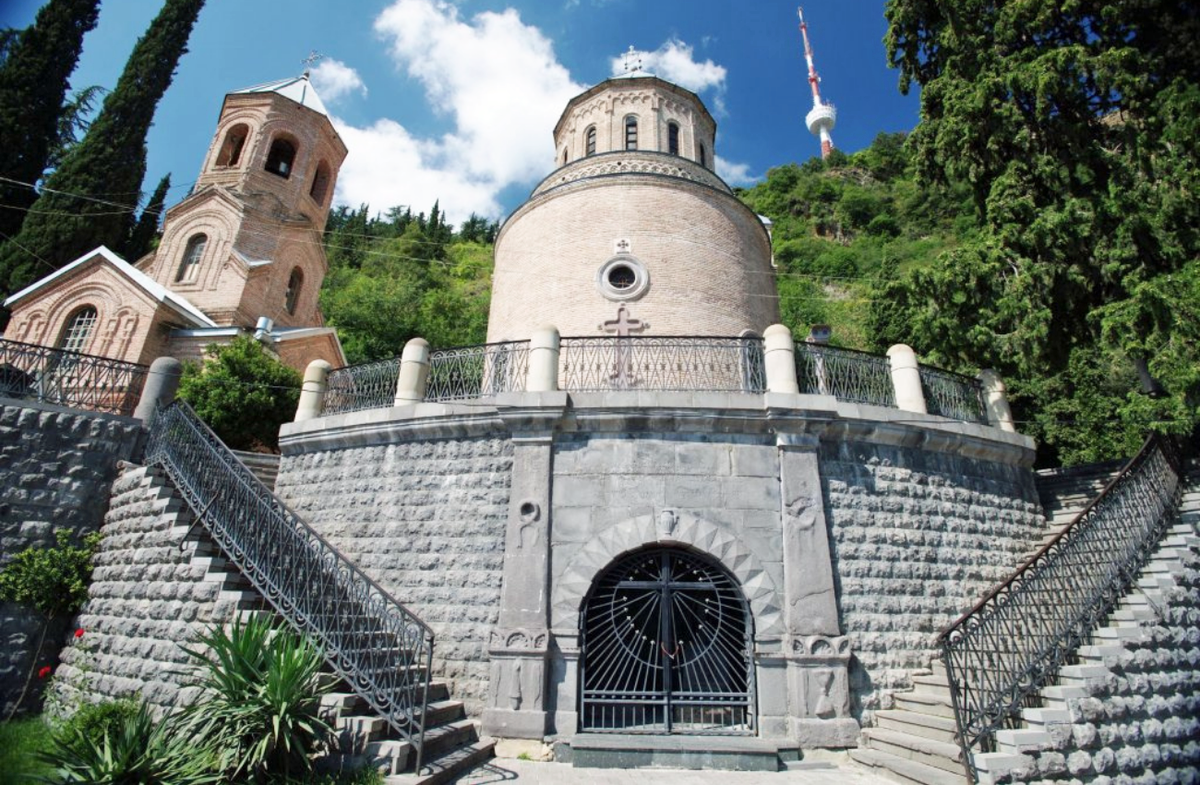 церковь святого давида (тбилиси). храм святого давида мтацминда. храм. церковь святого давида. храм.