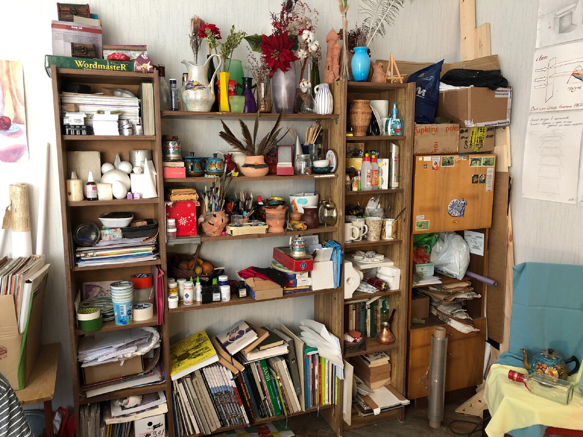 Был вот такой обычный шкаф