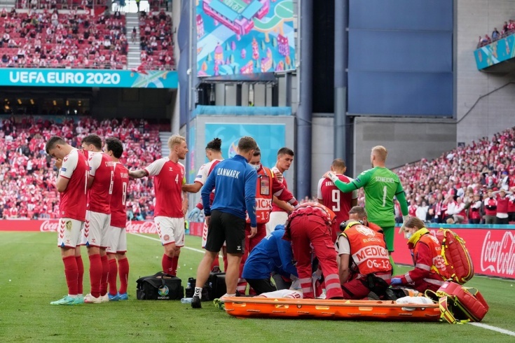 Эриксену оказывают экстренную мед. помощь