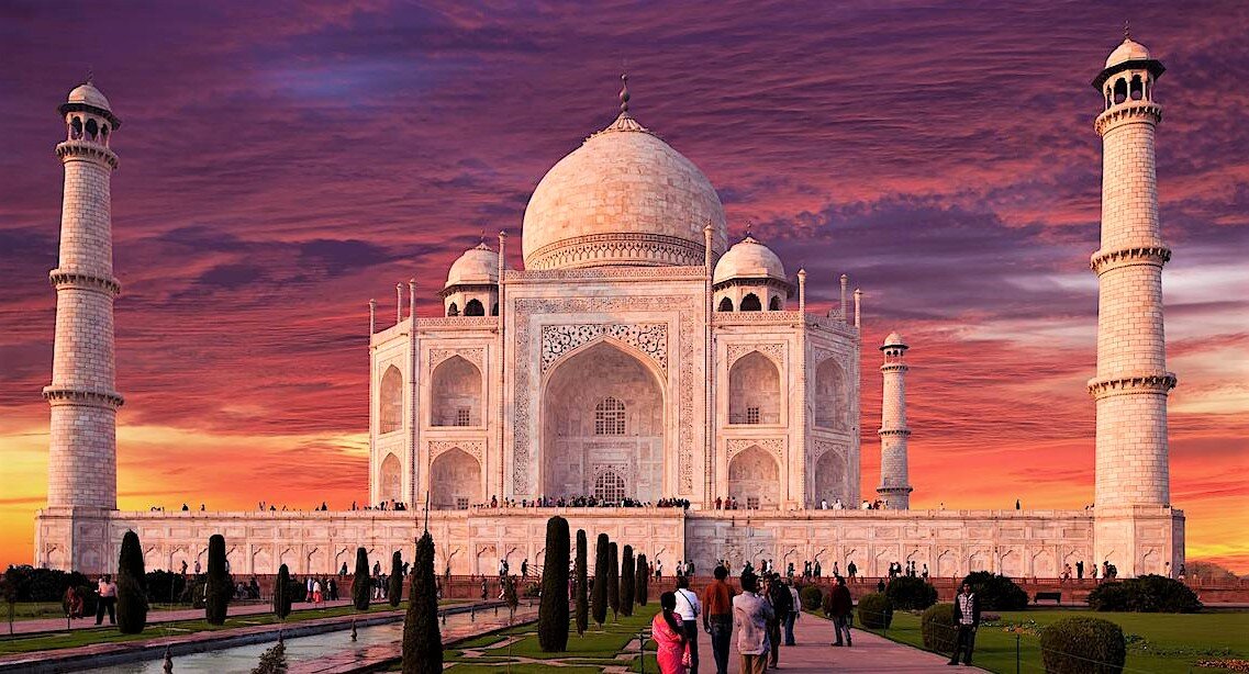 На закате белый мрамор отсвечивает розовым цветом. https://vk.cc/c34ScU