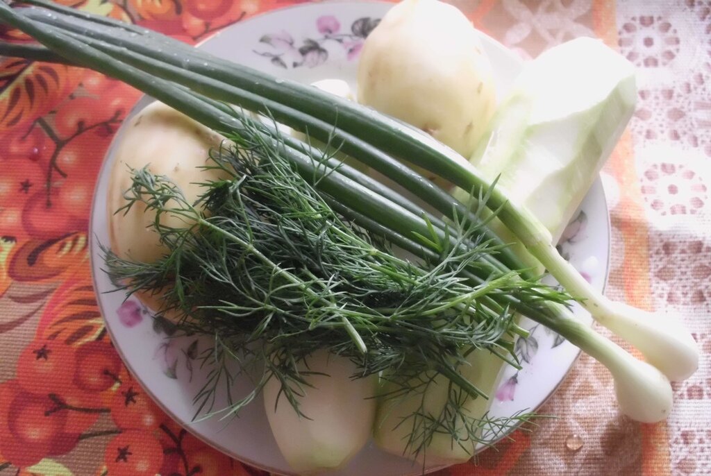 Молодые картофель, кабачки, лук и укроп. Мое личное фото