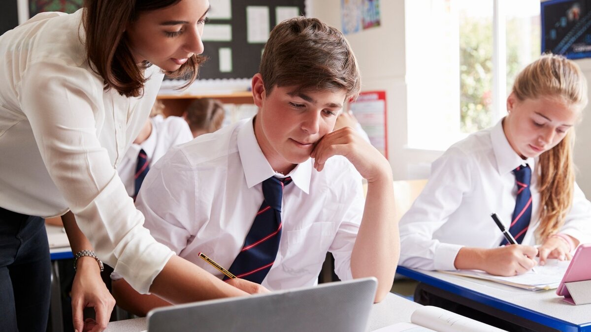 «Профилум»  — международный онлайн-сервис профориентации, который помогает школьникам от 12 до 17 лет определиться с профессией и выбрать вуз. 