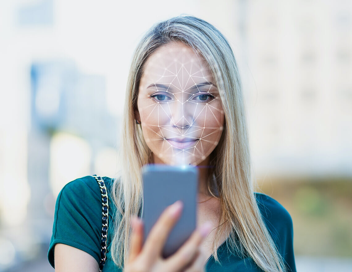 Face Pay использует обезличенную математическую модель лица и привязанную банковскую карту