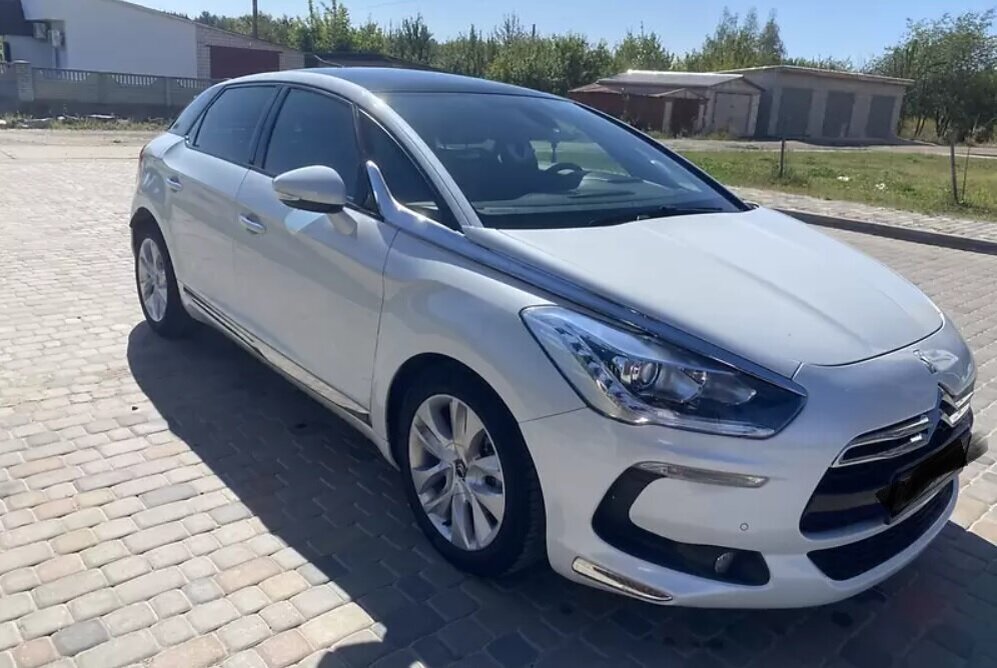 Ситроен DS5.