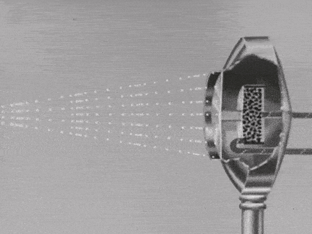  Схема регистрации звука угольным микрофоном — продольные колебания воздействуют на мембрану, заставляя ее сжиматься и разжиматься
Marc Rodriguez / giphy.com
