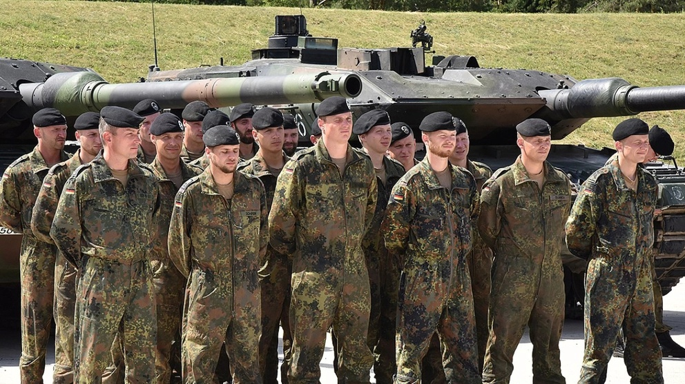 Военные организации европы. Солдат Бундесвера в Литве. Немецкая армия. Сухопутные войска Германии. Немецкий военный полигон.