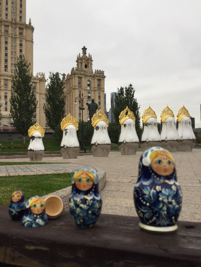 Арт-объект у гостиницы "Украина" Фото А. Троилиной 03.10.21