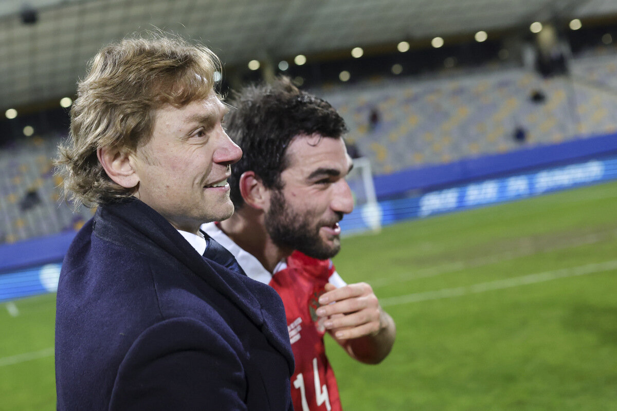 В.Карпин и Герой матча Г. Джикия -забивший красавец-гол через себя!  фото: картинки  яндекса. 