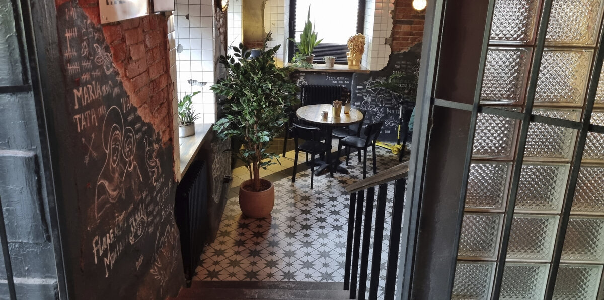 "Camorra pizza e birra", вход