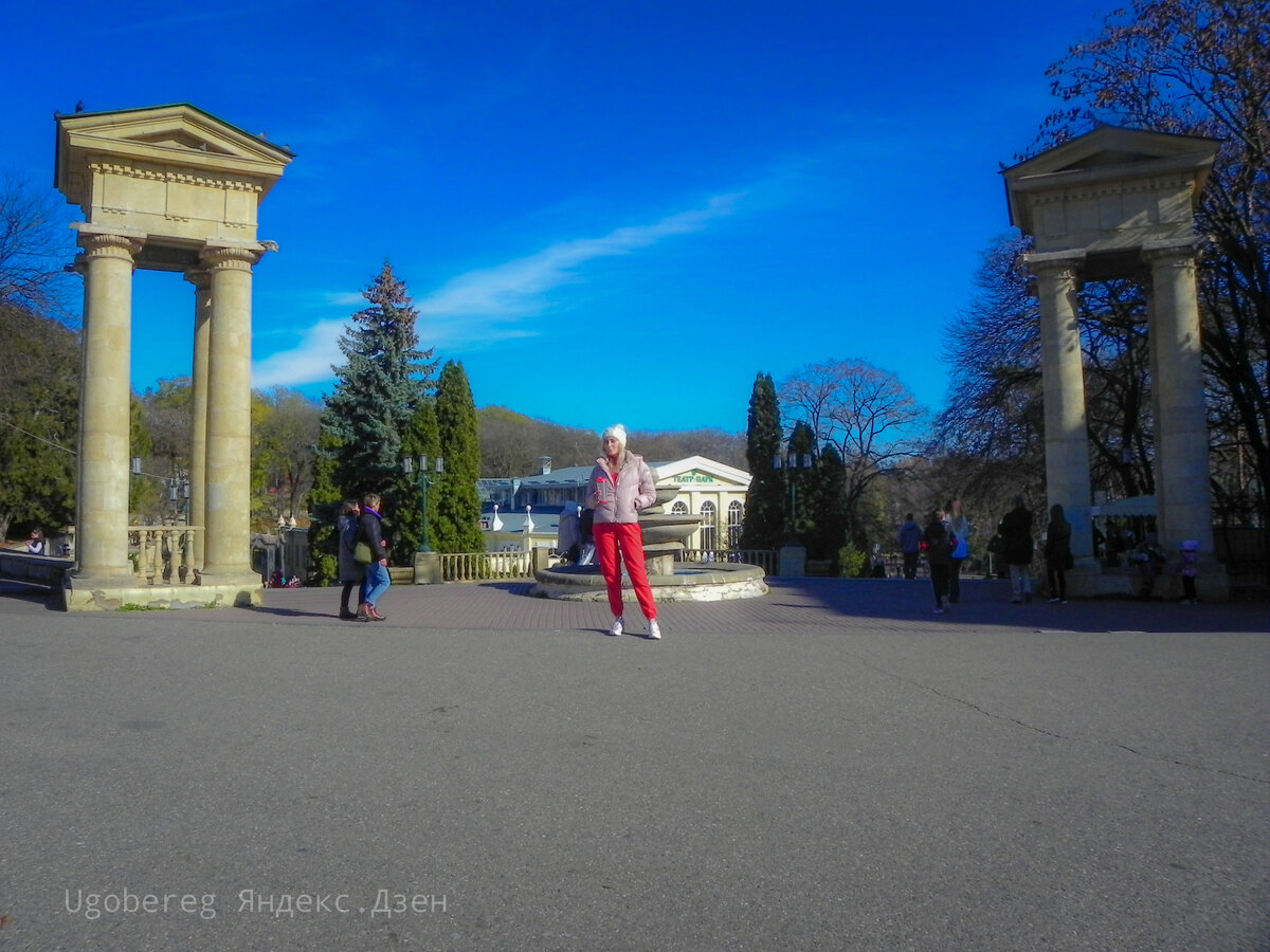 Один из входов в "курортный парк " он же "Главный "