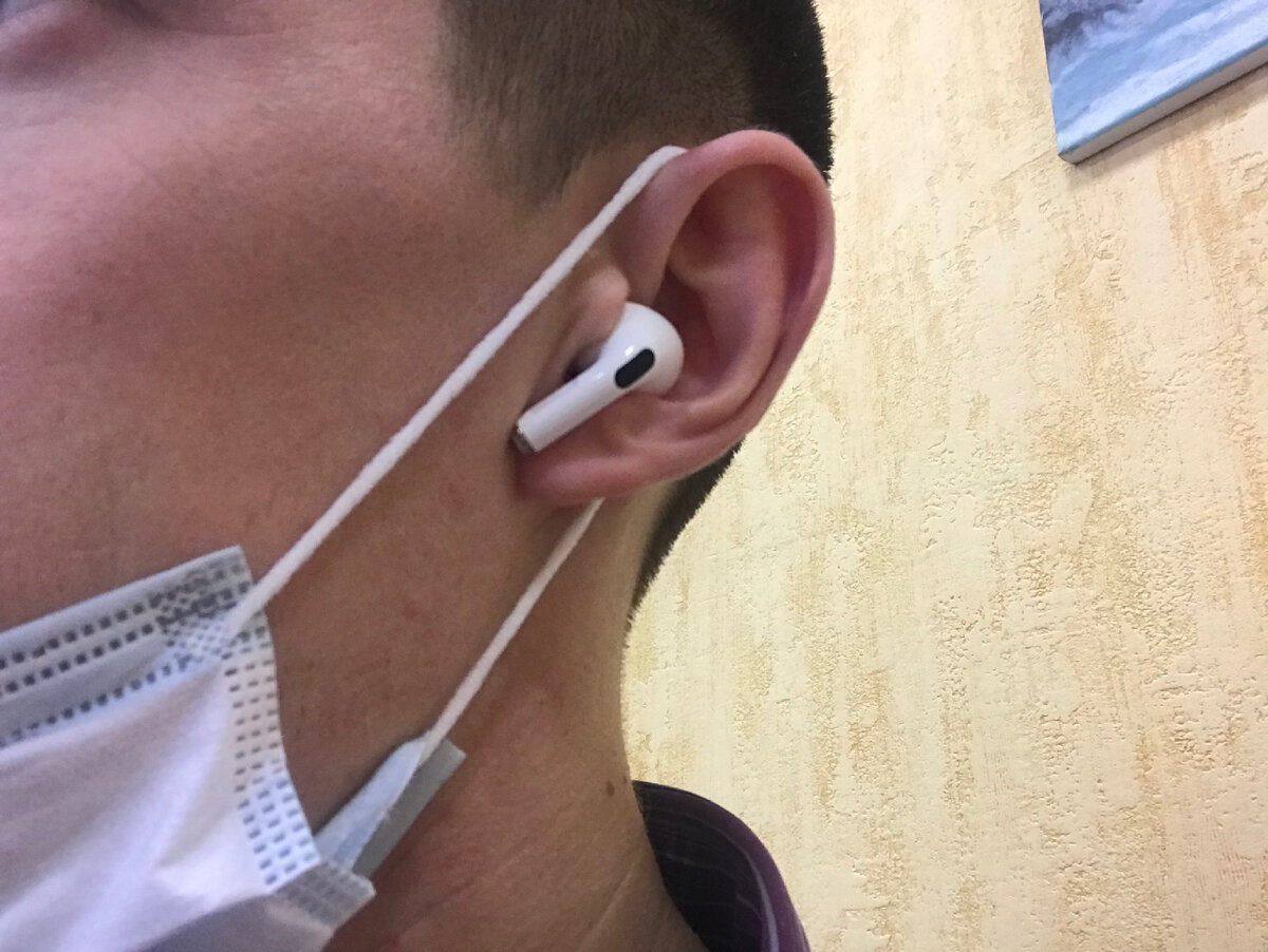 Внешний вид наушника в ухе. Фото автора канала