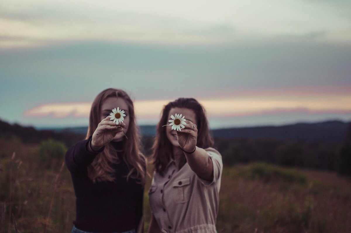 https://images.unsplash.com/photo-1505483531331-fc3cf89fd382?ixlib=rb-1.2.1&ixid=MnwxMjA3fDB8MHxwaG90by1wYWdlfHx8fGVufDB8fHx8&auto=format&fit=crop&w=1476&q=80