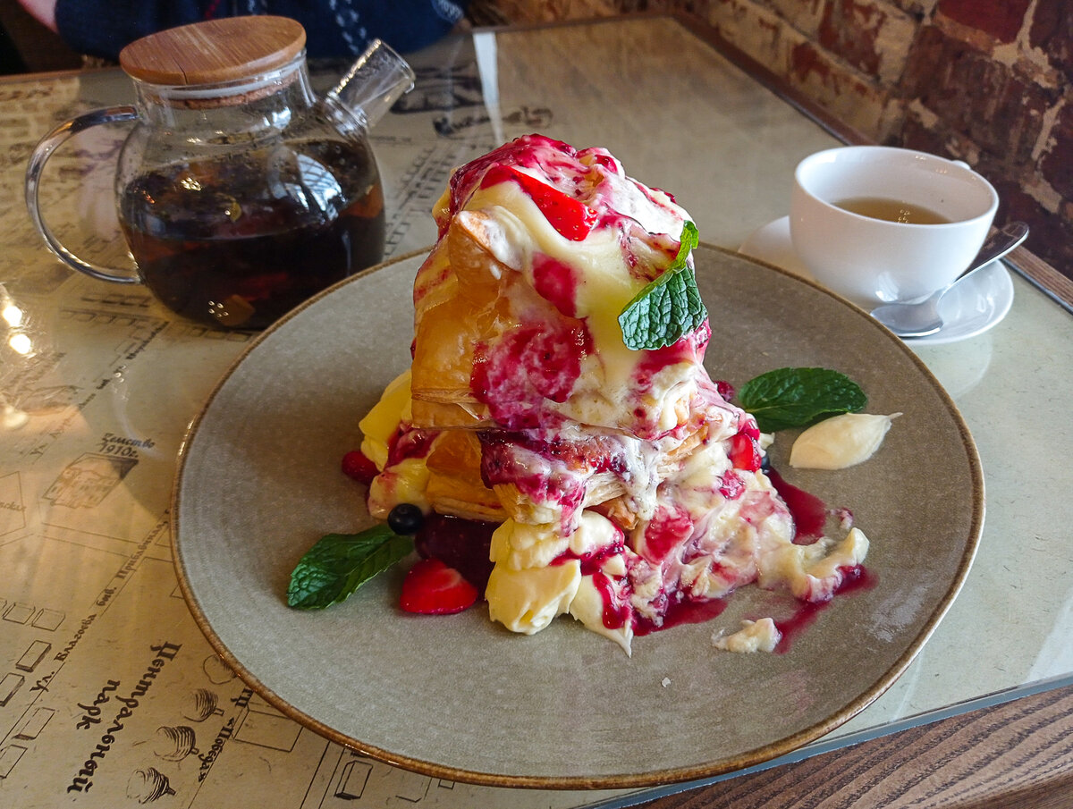 Десерт "Подушки Достоевского" в кафе "Старый город". Зарайск, Московская область. Фото автора статьи 