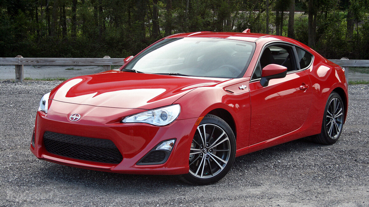 И обычный Scion FR-S
Фото с сайта topspeed.com