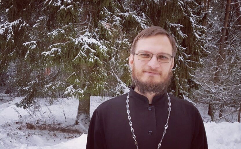 Антоний Русакевич — иерей, блогер, автор Ютуб-канала «Позитивный батюшка». 